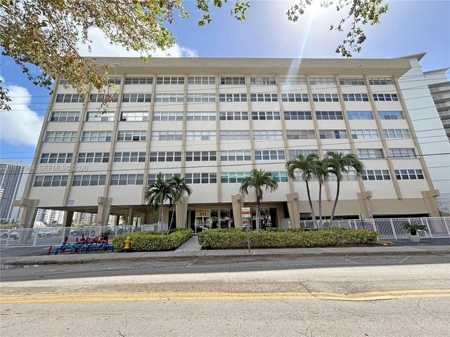 111 Golden Isles Dr C9, Hallandale Beach, FL 33009