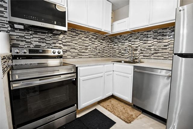 111 Golden Isles Dr C9, Hallandale Beach, FL 33009