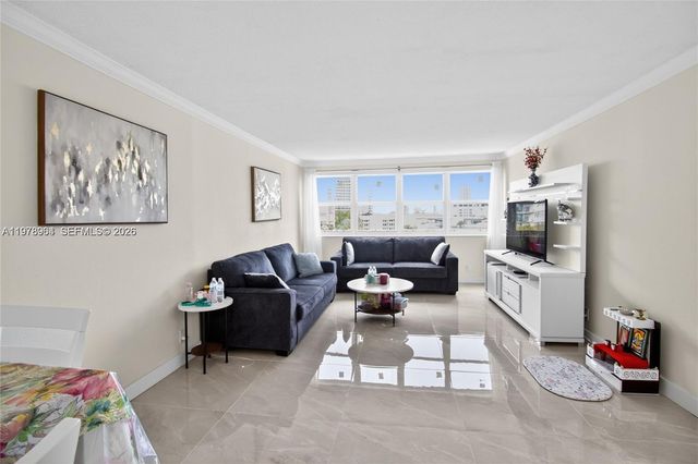 111 Golden Isles Dr C9, Hallandale Beach, FL 33009