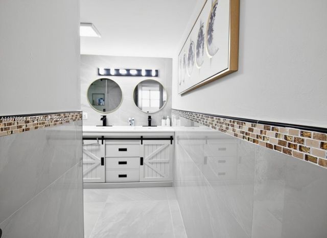 111 Golden Isles Dr C9, Hallandale Beach, FL 33009