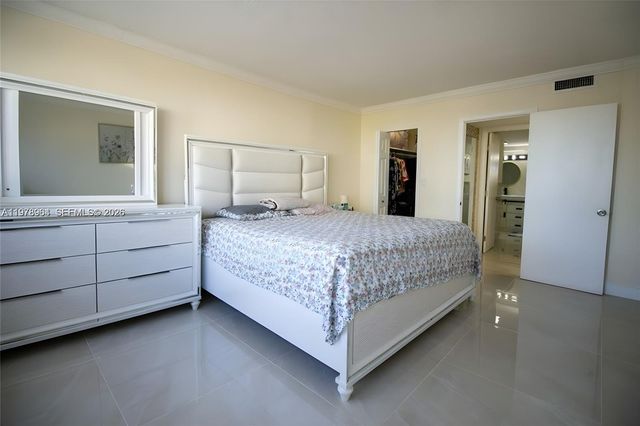 111 Golden Isles Dr C9, Hallandale Beach, FL 33009