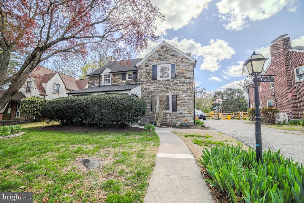 128 HENLEY RD, Wynnewood, PA 19096