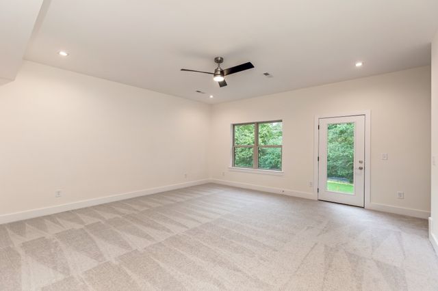 2048 Blackstone Drive, Hendersonville, TN 37075