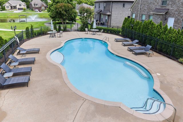 2048 Blackstone Drive, Hendersonville, TN 37075