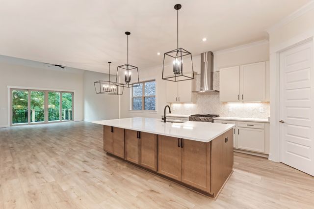 2048 Blackstone Drive, Hendersonville, TN 37075