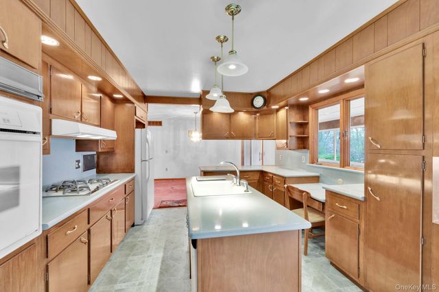 4 Oak Street, Chester, NY 10918