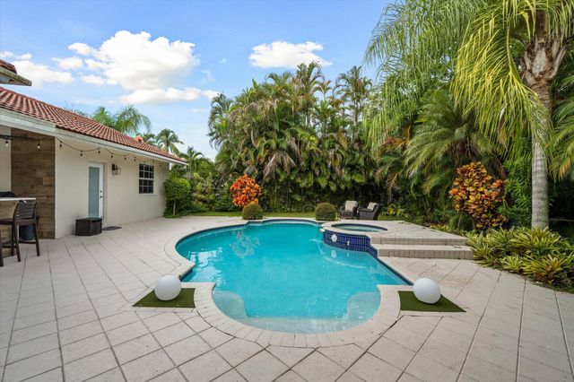 2647 EDGEWATER Drive, Weston, FL 33332