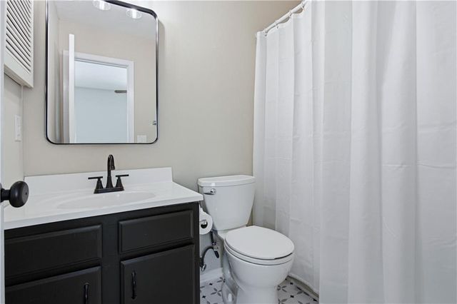 1805 Queen Anne Court, Atlanta, GA 30350