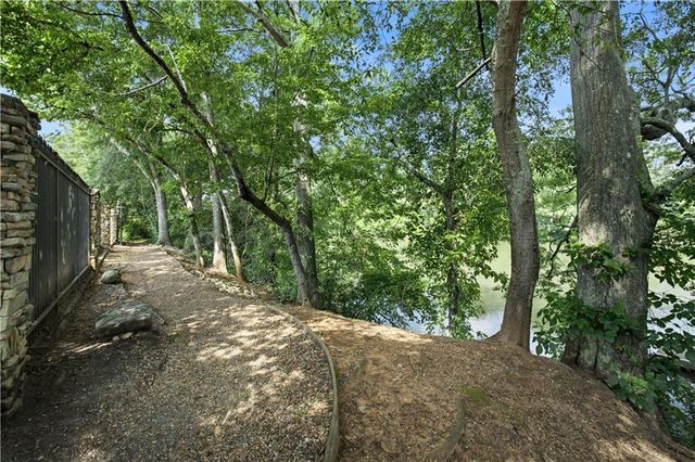 1805 Queen Anne Court, Atlanta, GA 30350