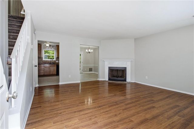 1805 Queen Anne Court, Atlanta, GA 30350
