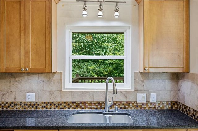 1805 Queen Anne Court, Atlanta, GA 30350