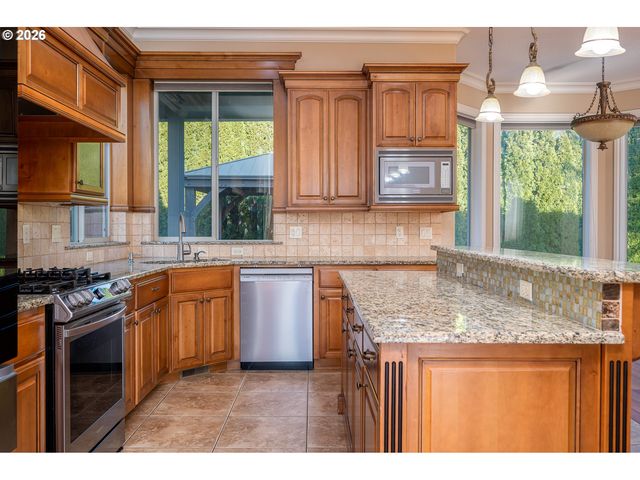 14687 Se PEBBLE BEACH Dr, Happy Valley, OR 97086