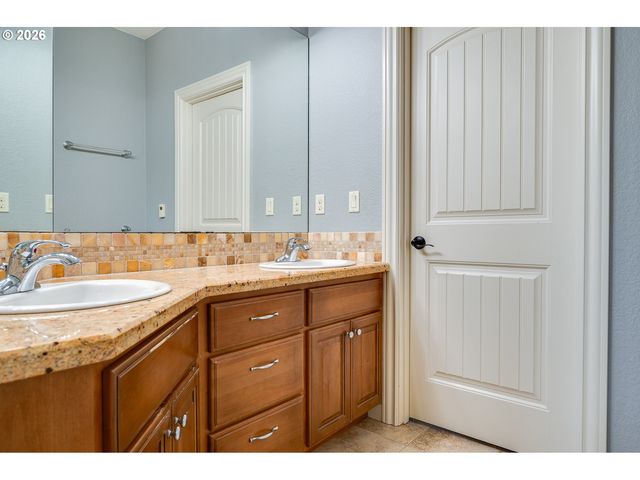 14687 Se PEBBLE BEACH Dr, Happy Valley, OR 97086