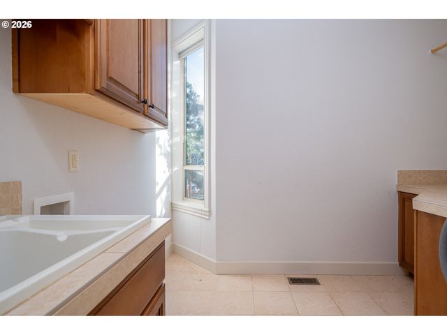 14687 Se PEBBLE BEACH Dr, Happy Valley, OR 97086