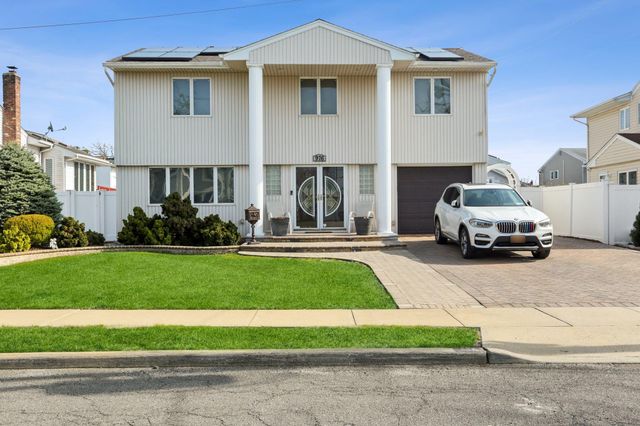 976 Marcel Road, Baldwin Harbor, NY 11510