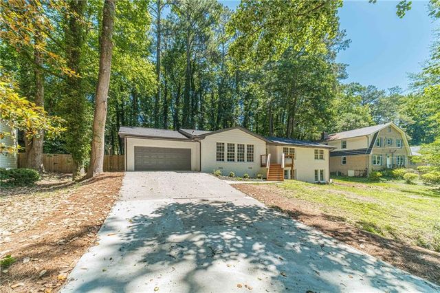 664 Hickory Ridge Road SW, Lilburn, GA 30047