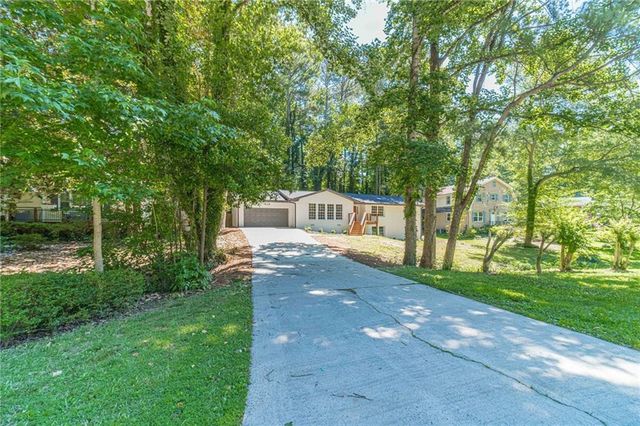 664 Hickory Ridge Road SW, Lilburn, GA 30047
