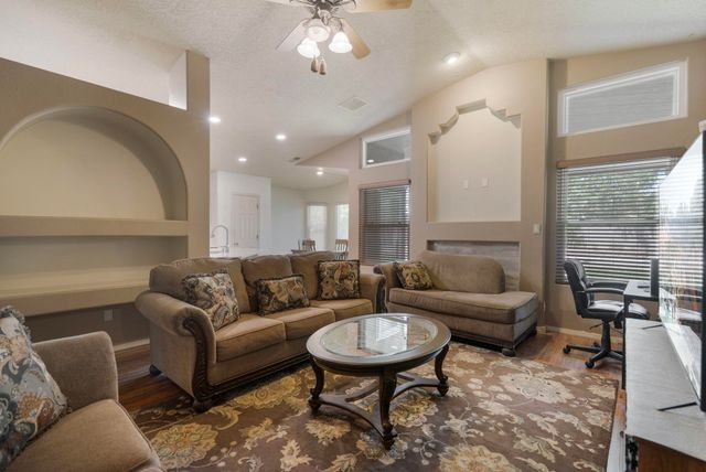 9423 E Travilla Drive NW, Albuquerque, NM 87114