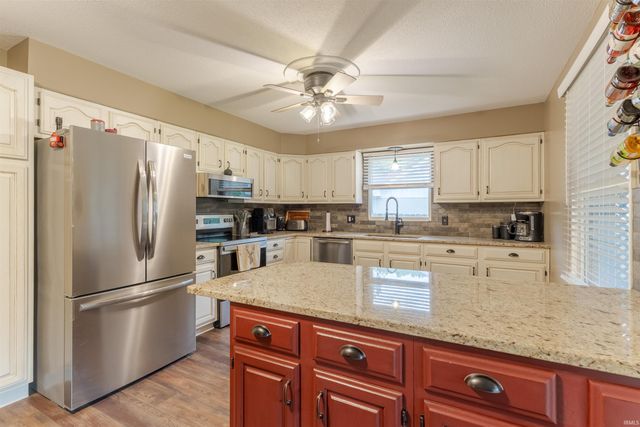 2611 Deerfield Drive, Evansville, IN 47725