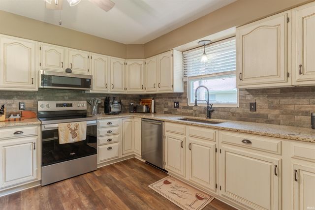 2611 Deerfield Drive, Evansville, IN 47725