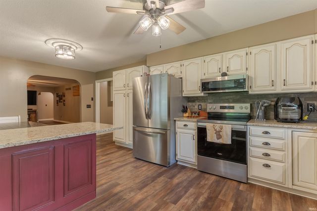 2611 Deerfield Drive, Evansville, IN 47725