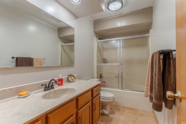 2611 Deerfield Drive, Evansville, IN 47725