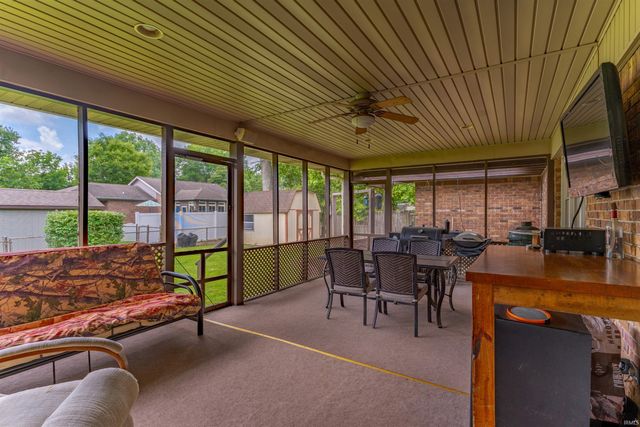 2611 Deerfield Drive, Evansville, IN 47725