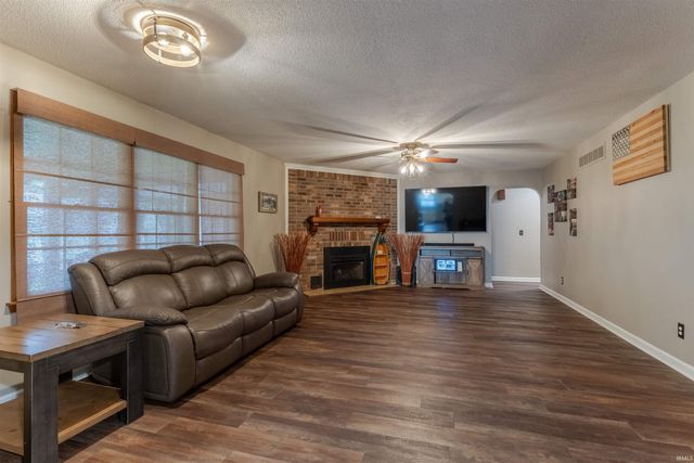2611 Deerfield Drive, Evansville, IN 47725