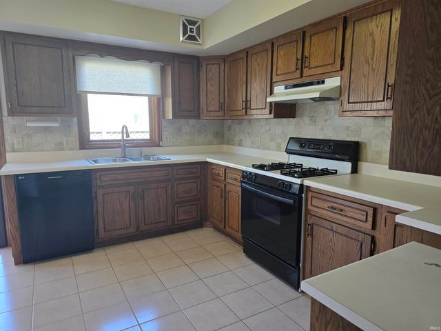 5717 Bayside Drive, Fort Wayne, IN 46815