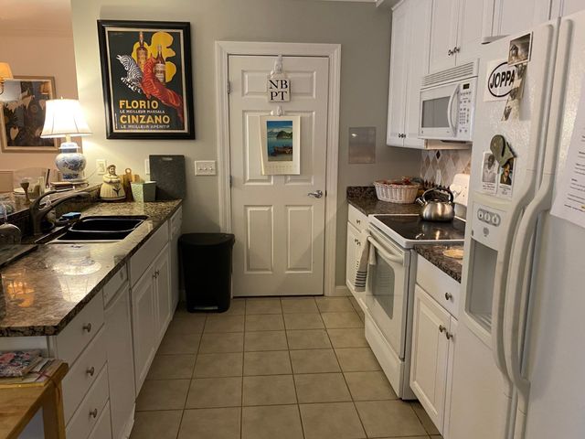 5 Woodman Way 301-B, Newburyport, MA 01950