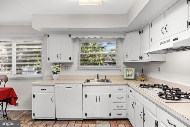 200 ROANOKE RD, Cherry Hill, NJ 08003