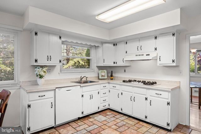 200 ROANOKE RD, Cherry Hill, NJ 08003