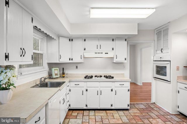 200 ROANOKE RD, Cherry Hill, NJ 08003