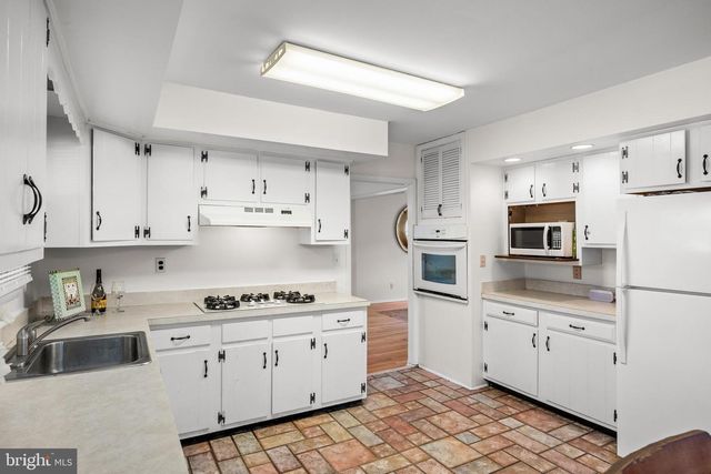 200 ROANOKE RD, Cherry Hill, NJ 08003