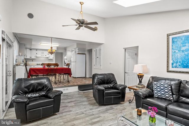 200 ROANOKE RD, Cherry Hill, NJ 08003