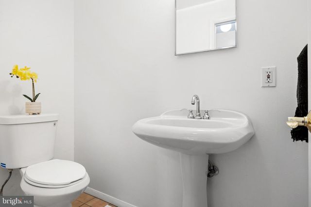 200 ROANOKE RD, Cherry Hill, NJ 08003