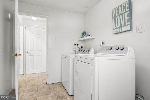 200 ROANOKE RD, Cherry Hill, NJ 08003