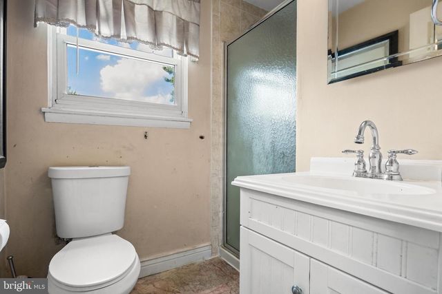 200 ROANOKE RD, Cherry Hill, NJ 08003