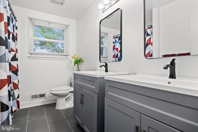 200 ROANOKE RD, Cherry Hill, NJ 08003
