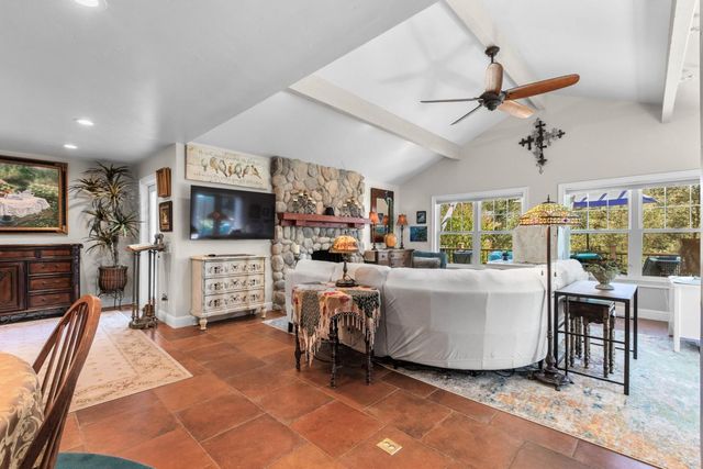 17993 Jayhawk Dr, Penn Valley, CA 95946