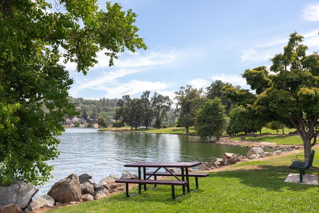 17993 Jayhawk Dr, Penn Valley, CA 95946