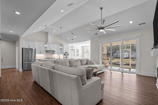 1005 Layne Court NE, Leland, NC 28451