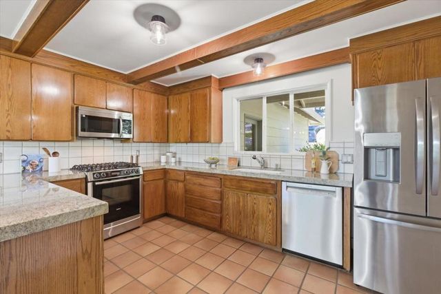 130 Erica Way, Portola Valley, CA 94028