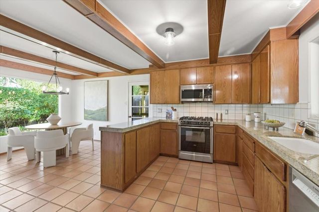 130 Erica Way, Portola Valley, CA 94028