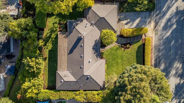 130 Erica Way, Portola Valley, CA 94028