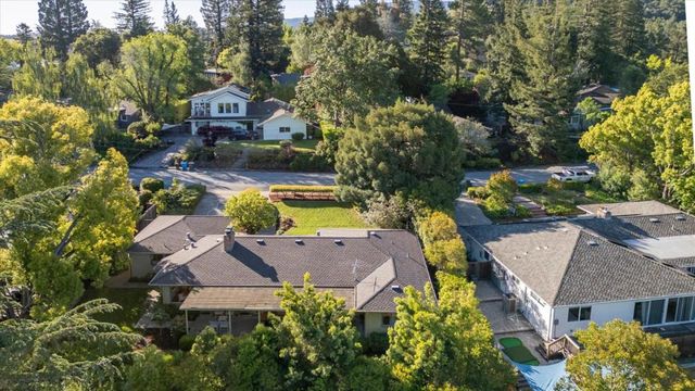 130 Erica Way, Portola Valley, CA 94028