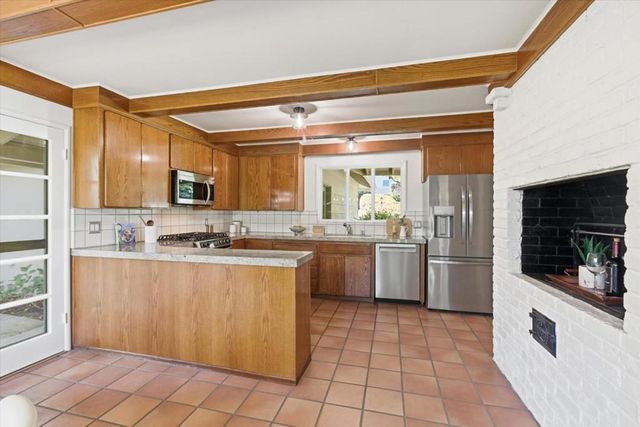 130 Erica Way, Portola Valley, CA 94028