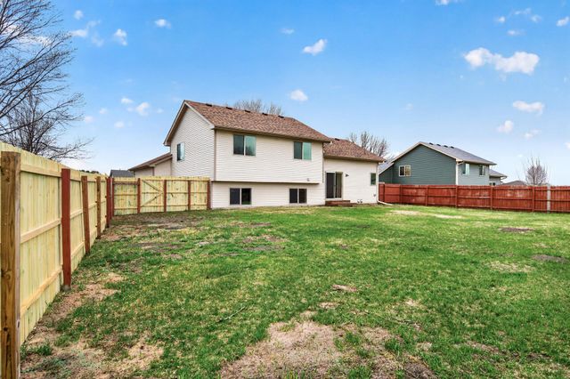 1100 S Passage SW, Isanti, MN 55040