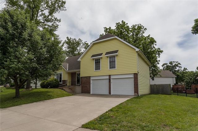 7302 Earnshaw Street, Shawnee, KS 66216