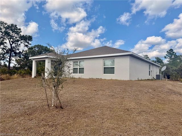5013 Pinetree CIR, Labelle, FL 33935